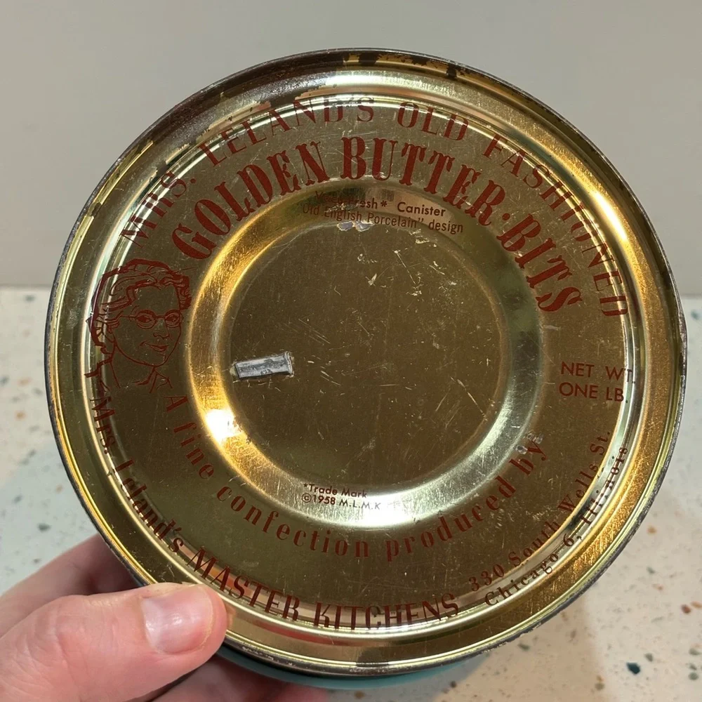 Vintage Floral Flower Tin Container with‎ Blue Lid